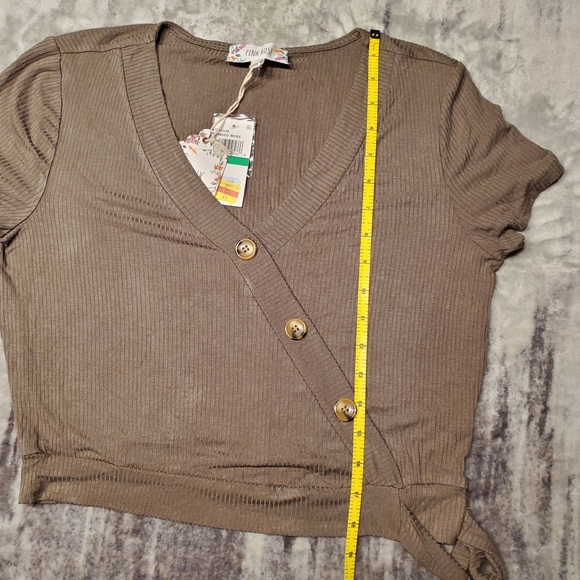 ♡♡♡♡♡  NWT Pink Rose crop top - Picture 6 of 9